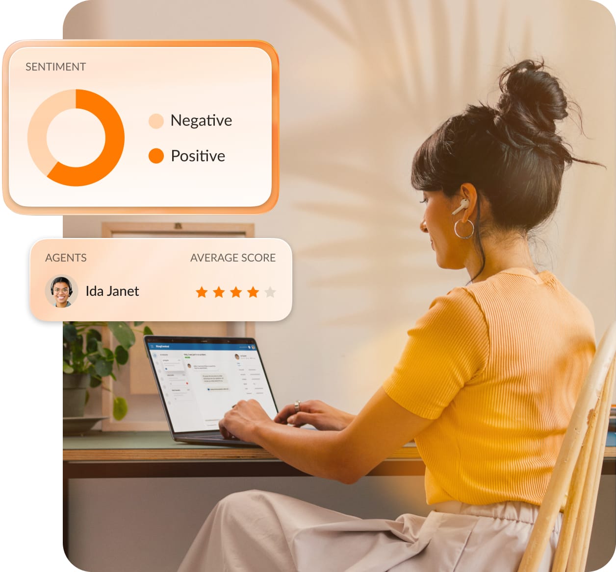 Une femme en train de visualiser le résultat de l’analyse du ressenti dans l’application RingCentral sur un ordinateur portable